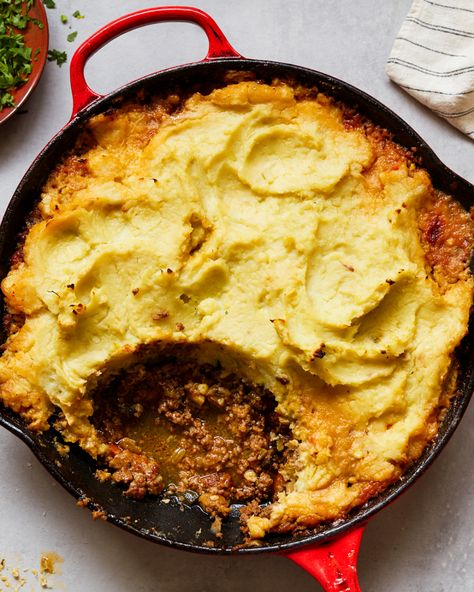 Whole30 Shepherd's Pie - Paleo, Gluten-Free | Primal Gourmet Primal Gourmet, Vinegar Chips, Bacon Pie, Irish Stew, Shepherds Pie Recipe, Weekend Cooking, Banoffee Pie, Curry Spices, Lamb Shanks