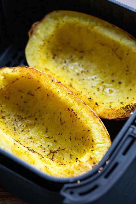 Air fryer spaghetti squash is easy to make! Use the air fried spaghetti squash as a replacement for pasta or to make stuffed spaghetti squash. Air Fryer Spaghetti Squash, Air Fryer Spaghetti, Cheesy Spaghetti Squash, Spaghetti Squash Boat, Sleeve Recipes, Cheesy Spaghetti, Low Carb Noodles, Bariatric Sleeve, Squash Recipe