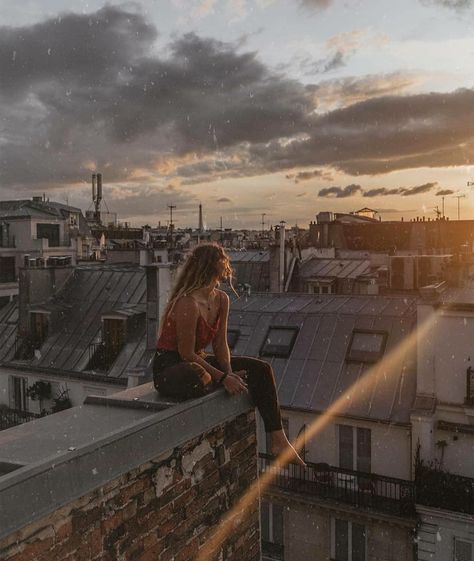 #aesthetic #rooftop #photography #summer #dresmin Sunrise City, Rooftop Photoshoot, Tumblr Aesthetic, Foto Poses, Light Of Life, Shooting Photo, Model Poses, I Love It, Aesthetic Girl