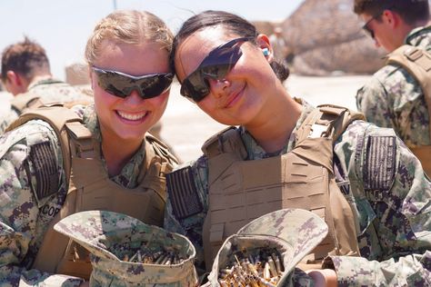 Women In Military Aesthetic, Female K9 Handler, Military Aesthetic Female, Army Girl Aesthetic, Marine Workout Training, Marines Aesthetic, Women In The Air Force, Female Air Force, Special Forces Army