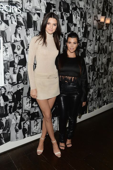 Image Kendall And Kourtney, All The Kardashians, Height Comparison, Kardashian Dresses, Jenner Girls, Third Child, Jenner Sisters, Crop Top And Shorts, Tall Girl