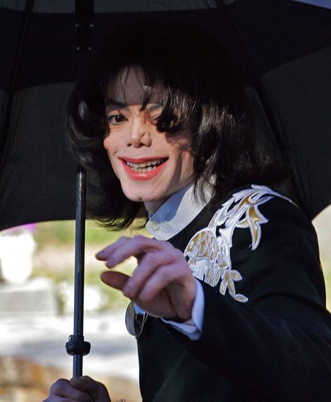 Christmas Party At Neverland 2004 Michael Jackson Christmas, Michael Jackson Invincible, Most Beautiful Smile, Liberian Girl, Michael Jackson Dangerous, Michael Jackson Rare, Michael Jackson Smile, Michael Jackson Pics, Jackson's Art