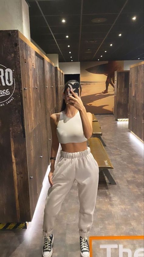 Gym Attire Women Modest, Gym Attire Women, Slip Dress Street Style, Gym Joggers, Sportswear Outfits, Outfit Gym, Estilo Fitness, Gym Attire, Business Attire Women