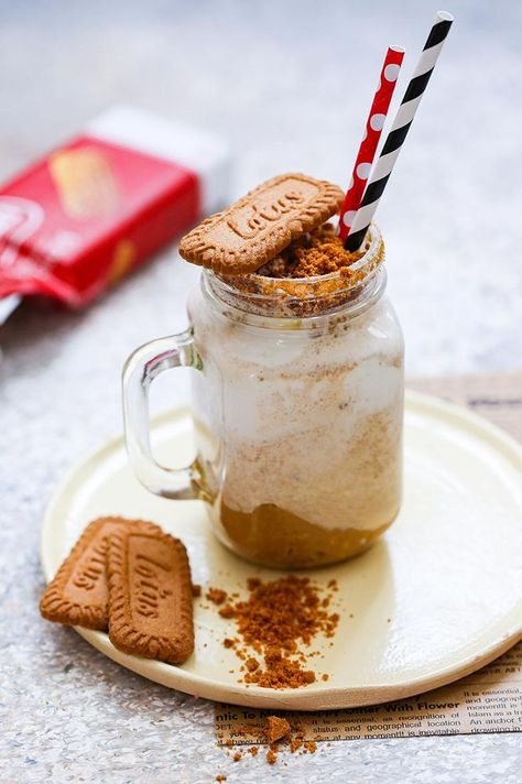 Lotus Milkshake, Biscoff Milkshake, Oreo Milkshake Recipe, Lotus Cookies, Crumble Cookie Recipe, Lotus Biscuits, Biscoff Recipes, Best Milkshakes, Biscoff Biscuits