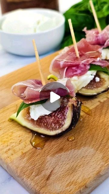 Figs Prosciutto Goat Cheese, Fresh Fig Appetizers, Fancy Finger Food Appetizers, Cheese Canapes Ideas, Fig And Prosciutto Appetizer, Melon Prosciutto Appetizer, Fig Appetizers For Party, Salad Appetizers For Party, Canapes Ideas Appetizers