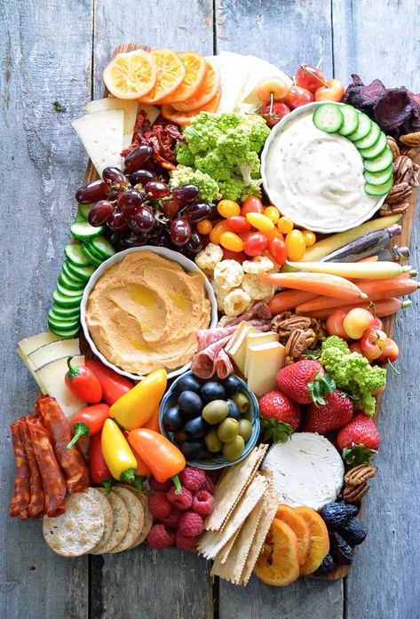 Cheese Board Vegetarian, Fruit Charcuterie Board Ideas, Fruit Charcuterie Board, Fruit Charcuterie, Grazing Food, Snack Boards, Blanching Green Beans, Charcuterie Board Ideas, Grazing Board