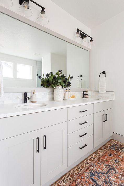 Bathroom cabinet Light grey cabinet are complemented by durable white quartz countertop and black pulls #bathroom #cabinet #bathroomcabinet #Lightgreycabinet #whitequartz #countertop #blackpulls Light Grey Cabinets Black Hardware, Light Grey Kitchen Cabinets Black Pulls, Grey White Bathroom Ideas Decor, Double Vanity Bathroom One Mirror, Bathroom White Cabinets Black Hardware, Double Vanity With One Mirror, Double Vanity One Mirror Two Lights, White Cabinets Black Hardware Bathroom, White Bathroom Cabinets Black Hardware