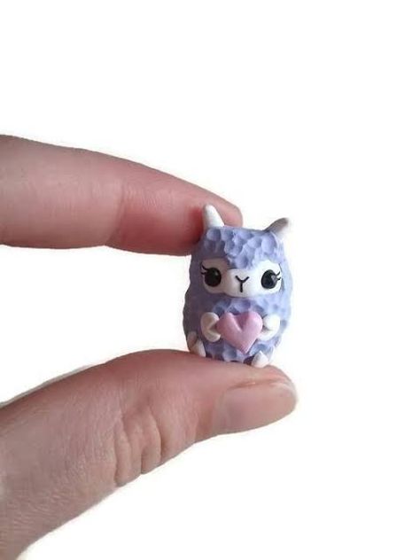 Clay Llama, Decoden Crafts, Kawaii Llama, Canvas Sculpture, Polymer Clay Fish, Polymer Clay Kunst, Diy Polymer Clay, Polymer Clay Kawaii, Clay Things