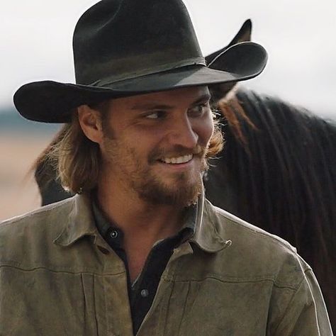 Luke Grimes Yellowstone, Yellowstone Tv Series, Look At This Dude, Gods Of The Arena, Yellowstone Series, Luke Grimes, Cole Hauser, Cowboy Quotes, Oc Character