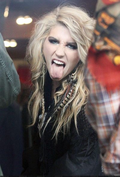 ke$ha Kesha Costume, Glam Rock Makeup, Kesha Animal, Kesha Rose, Women Of Rock, Riot Grrrl, Girl Trends, Kesha, Pop Singers