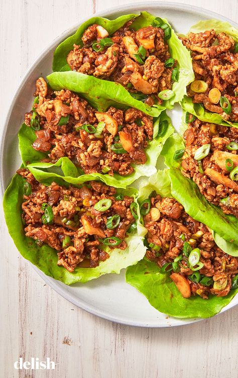 Asian Lettuce Wraps Makes Eating Healthy EasyDelish Asian Chicken Recipes Easy, Salat Wraps, Asian Chicken Lettuce Wraps, Asian Lettuce Wraps, Asian Chicken Recipes, Cibo Asiatico, Lettuce Wrap Recipes, Chicken Lettuce Wraps, Asian Chicken