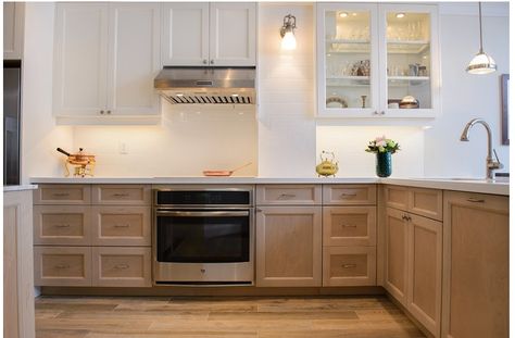 White uppers, wood lowers White Uppers Wood Lowers, Two Toned Cabinets, Gold Decor Ideas, Diy Kitchen Countertops, Old Kitchen, Kitchen Redo, Updated Kitchen, Kitchen Remodel Idea, Gold Decor