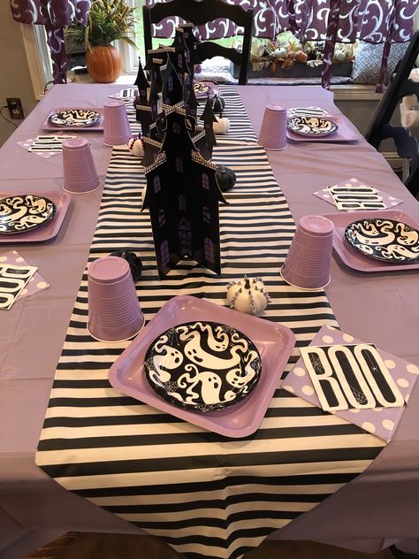 Pink Purple Black Halloween Party, 4th Halloween Birthday Party, Purple Halloween Birthday Party, Pink And Purple Halloween Party, Booday Party, Purple Halloween Party, Black And Purple Halloween, Ghost Birthday Party, Halloween Birthday Decorations