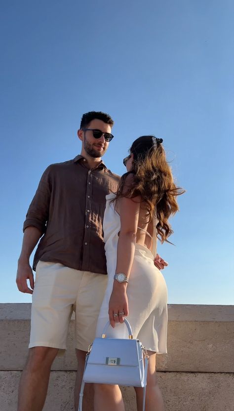 COUPLE goals , couple outfits , couple style , couple date, date night , minimal aesthetic , white dress, how to style, date night outfit Aesthetic White Dress, Couple Date, Dinner Date Outfits, Goals Couple, Trendy Date Night Outfit, Travel Paris, Style Couple, Couple Style, Night Couple