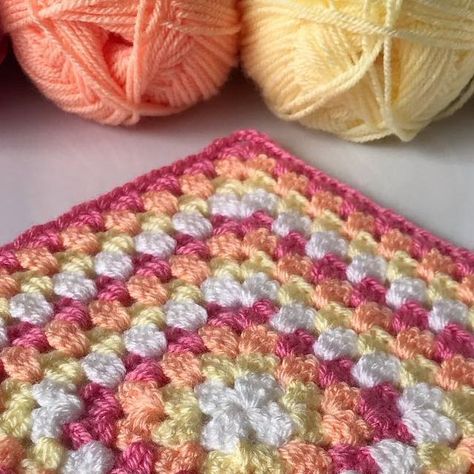 Kate 💗 Harriet’s Duck Crochet on Instagram: "TROPICAL 🌴 New granny square WIP! Colours chosen by Harriet 💛🧡💗 Yarn Simply DK @paintboxyarns in Paper White, Banana Cream, Peach Orange and Bubblegum Pink" Pink And Orange Crochet, Blankets Knit, Free Crochet Blanket Patterns, Duck Crochet, Square Dress, Easy Crochet Animals, Crochet Patterns Free Blanket, Knitted Baby Blankets, Blanket Patterns