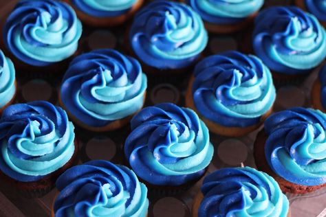 Blue Color Swirl Cupcakes 2018 Blue Cupcakes Decoration, Blue Frosted Cupcakes, Blue Frosting Cupcakes, Sonic Cupcakes For Boys, Blue Ombre Cupcakes, Blue Cupcake Ideas, Royal Blue Cupcakes, Blue Swirl Cupcakes, Thomas Train Birthday Cake