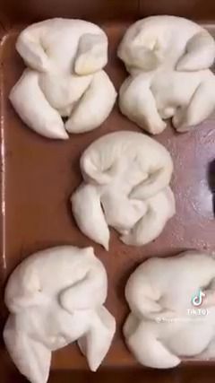 Turkey rolls | Make your Thanksgiving rolls into TURKEYS!🤣😍 Via https://www.tiktok.com/@thewishingelephant | By Crafty Morning Rhodes Turkey Shaped Rolls, Rolls That Look Like Turkeys, Dinner Rolls Shaped Like Turkey, Rolls Shaped Like Turkeys, Turkey Shaped Bread Rolls, Turkey Shaped Rolls Thanksgiving, Turkey Bread Rolls, Turkey Dinner Rolls, Turkey Shaped Dinner Rolls