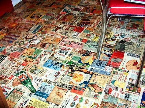 Decoupage Kitchen, Paper Flooring, Paper Bag Flooring, Painted Wood Floors, Creative Flooring, Blue Shutters, Retro Renovation, Decoupage Diy, Tuscan Kitchen