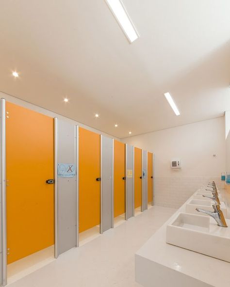 School Toilet Design, School Bathroom Ideas, Toilet Sekolah, Interior Design Toilet, School Toilet, Public Restroom Design, School Restroom, Toilet Plan, Japanese Bathroom Design