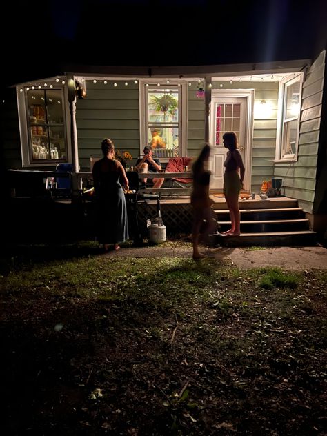 a group of girls on a porch at night time grilling in the summer Porch At Night Aesthetic, Sitting On The Porch Aesthetic, Porch Aesthetic Summer, College House Exterior, Porch Aesthetic Night, Moving To College Aesthetic, House Show Aesthetic, Friends House Aesthetic, College Roommate Aesthetic