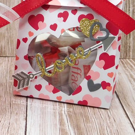 Valentine’s Day – Sweet Treat Bag – littlepaperparty Karen Robinson, Teacher Treats, Valentine Treat, Valentine Projects, Treat Holders, Class Gift, Treat Holder, Fun Love, Treat Box