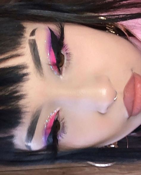 Eyeshadow For Pink Hair, Babispit Makeup, Graphic Makeup, Swag Makeup, Makijaż Smokey Eye, Eye Makeup Designs, Dope Makeup, Edgy Makeup, Makeup Eye Looks