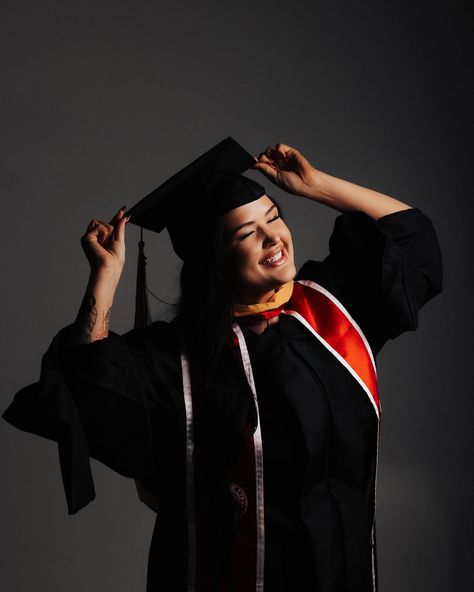 Grad photos but make it ✨cool✨ Graduation Picture Poses Studio, Grad Photos Studio, Graduation Poses For Women, Senior Photos Studio, Graduation Photo Studio, Studio Graduation Photoshoot, Graduation Pictures College, Pose Wisuda, Graduation Pose