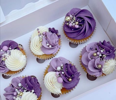 Purple Ombre Cupcakes, Cupcakes Decoration Purple, Purple And White Cupcakes Ideas, Bridal Shower Cake Purple, Purple Cupcakes Aesthetic, Purple And White Dessert Table, Purple Flower Cupcake Bouquet, Purple And Yellow Cupcakes, Purple And Silver Cupcakes