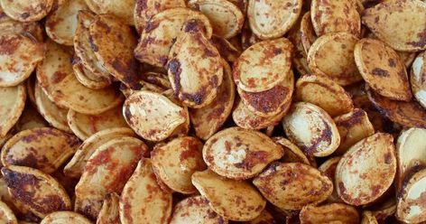 Save the seeds as you're carving Jack-O-Lanterns this weekend folks, these Two Ingredient BBQ Pumpkin Seeds  are very tasty and nice and e... Flavored Pumpkin Seeds, Pumpkin Seeds Recipe, Instant Pot Slow Cooker, Pig In Mud, Barbie Crafts, Pumpkin Seed Recipes, Recipes Instant Pot, Bbq Sauce Recipe, Wing Sauce