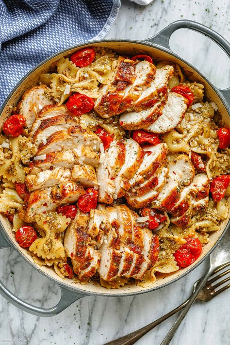 Creamy Pesto Chicken Pasta Recipe - #chicken #pesto #pasta #recipe #eatwell101 - Creamy pesto chicken pasta comes together in just 30 minutes and is packed with flavor. A restaurant style pesto chicken pasta dinner the whole family will enjoy! - #recipe by #eatwell101® Creamy Pesto Pasta With Chicken, Creamy Pesto Chicken With Roasted Tomatoes, Sides For Pesto Chicken, Pasta With Pesto And Chicken, Lemon Pesto Chicken Pasta, Chicken Cutlet And Pasta Recipes, Recipes With Pesto Sauce Dinners, Pasta Receipts, Healthy Pasta Ideas