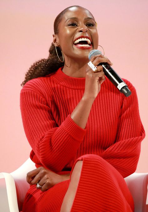 Black Women Podcast Photoshoot, Issa Rae Aesthetic, Speaking On Stage Aesthetic, Women Speaking On Stage, Speaking Engagement Aesthetic, Woman Speaking On Stage, Podcast Headshots, Famous Black Women, Speaking On Stage