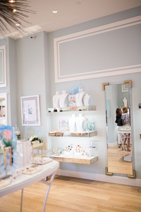 Kendra Scott Color Bar, Kendra Scott Store, Bridal Boutique Interior, Jewelry Store Design, Store Design Boutique, Showroom Interior Design, Boutique Interior Design, Business Decor, Workspace Inspiration