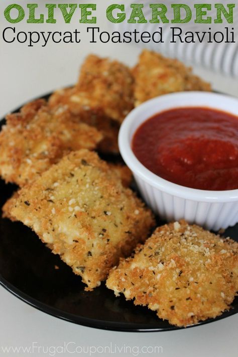 Copycat Olive Garden Toasted Ravioli Recipe - So Delicious Toasted Pasta, Toasted Ravioli Recipe, Easy Ravioli, Ravioli Recipes, Fried Ravioli, Airfryer Recipe, Tailgate Essentials, Copycat Olive Garden, Olive Garden Recipes