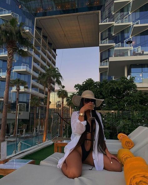 Vacation Outfits Black Women Tropical, Swimwear Outfit Ideas, Cute Vacation Outfits, Shotting Photo, Vacation Mood, Vacay Outfits, Vacation Looks, Foto Poses, Black Luxury