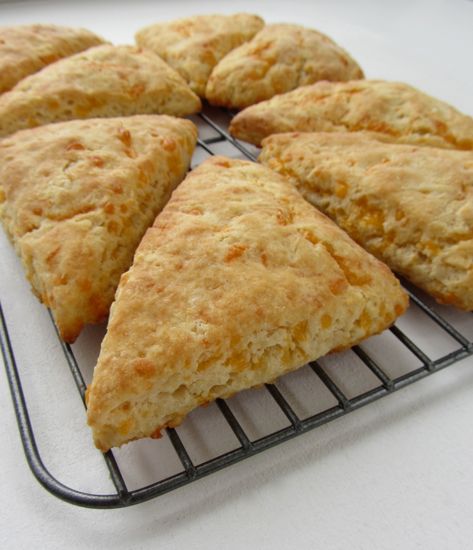 Scones With Buttermilk, Cheddar Scones, Buttermilk Scones, Cheese Scones, Cheddar Biscuits, Buttermilk Biscuits, Breakfast Breads, Tea Lovers, No Bake Treats