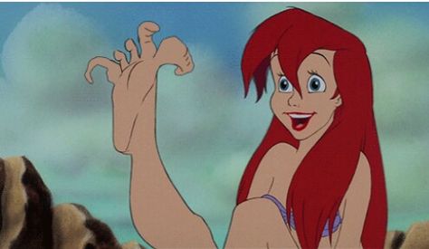 Ariel Cursed Disney Images, Cute Disney Moments, Cursed Disney, Funny Disney Pictures, Disney Moments, Disney Princess Funny, Funny Disney Memes, Funny Disney Jokes, Funny Disney