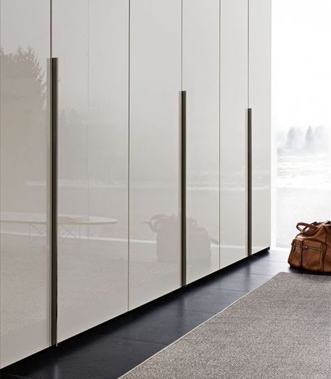 Gliss Master-start By Molteni & C | Hub Furniture Lighting Living Slide Wardrobe, Walk In Robe Ideas, Shirt Rack, Cabinet With Sliding Doors, Design Cabinet, Sliding Door Wardrobe, Modular Wardrobes, Novel Ideas, Tie Rack