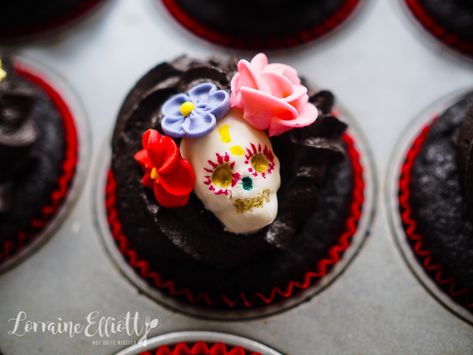 Black Velvet Cupcakes, Baking Night, Painted Skull, Bicarbonate Of Soda, Halloween Baking, Velvet Cupcakes, Bean Paste, Sugar Flowers, Pretty And Cute