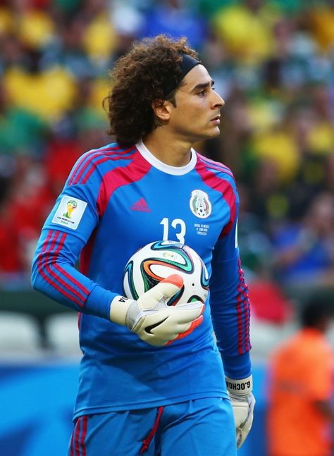 Guillermo Ochoa (Mexico): Had the game of his life against Brazil in the 2014 World Cup.  His highlights from the game serve as an instructional video for young Goalkeepers. Memo Ochoa, Mexico Team, Mexico National Team, Mexico Soccer, Team Wallpaper, What Team, Soccer Goal, National Football Teams, Soccer Boys