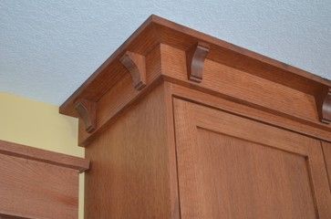 Craftsman Style Crown Molding Cabinets, Craftsman Cabinet Trim, Arts And Crafts Crown Molding, Craftsman Crown Molding Ideas, Craftsman Style Crown Molding, Craftsman Finishes, Craftsman Crown Molding, Craftsman Style Window Trim, Craftsman Style Windows