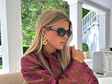 Sofia Richie Grainge, Fall Beauty Trends, Sophia Richie, Sofia Richie, Trending Sunglasses, Spring Hairstyles, Purple Shirt, Beauty Trends, Style Icon