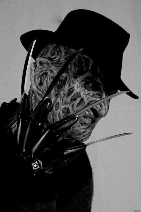 Freddy <3 Freddy Krueger Black And White, New Nightmare, Horror Pictures, Horror Artwork, Memes Random, Halloween Artwork, A Nightmare On Elm Street, Horror Icons, Nightmare On Elm Street