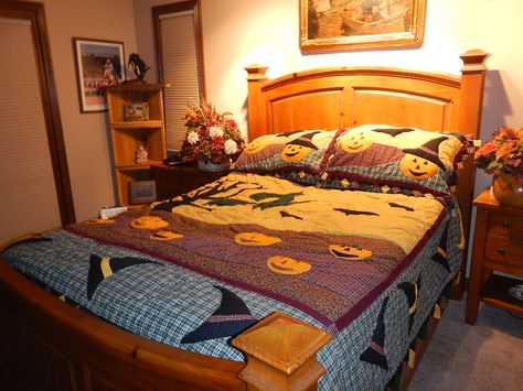 Halloween Bedding for Sale $75 includes bedspread and two shams Halloween Bed Ideas, Halloween Comforter, Halloween Bedding Set, Halloween Duvet Covers, Halloween Bedsheets, Halloween Bed Comforter, Halloween Bedding, Hallows Eve, Vintage Halloween