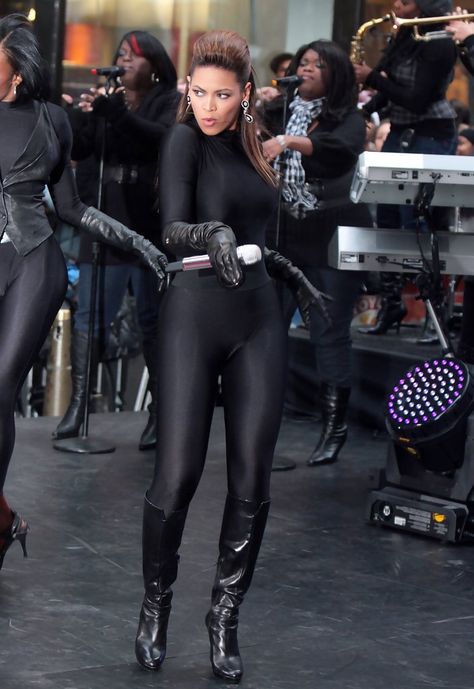 Beyonce Performing, Beyonce Single Ladies, Beyonce Pictures, Leather Thigh Boots, Induction Ceremony, Beyonce Outfits, Single Ladies, Thigh Boots, Thigh Boot