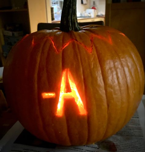 pumpkin carving inspo pretty little liars pll Pll Autumn Aesthetic, Pretty Little Liars Autumn, Tumblr Fall Aesthetic, Pll Fall Aesthetic, Pretty Little Liars Halloween, Pumpkin Carving Inspo, Pretty Little Liars Aesthetic, Pll Aesthetic, Pretty Little Liars Characters