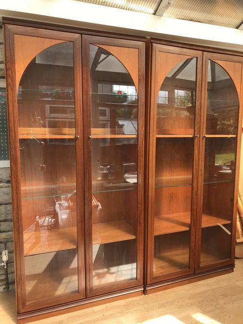 Dining Room Display Cabinet, Glassware Display, Display Cabinet Modern, Floating Glass Shelves, Mid Century Colors, Cabinet Glass, Tall Bookcases, Shelf Holders, Glass Cabinets Display