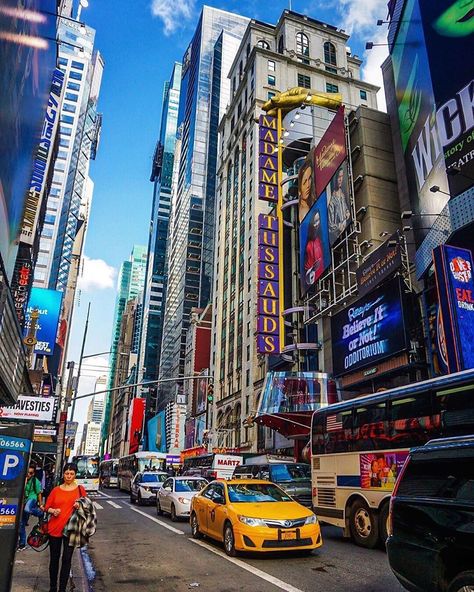 There’s nothing quite like the colorful bustle of 42nd Street. 🚕 ⁣ ⁣ Did you know that Madame Tussauds hosts events like (free) silent… Madame Tussauds New York, New York City Busy Streets, New York City Times Square Night, Nyc Times Square, 42nd Street, Madame Tussauds, New York Graffiti Nyc Subway 1980s, I ❤ Ny, Did You Know