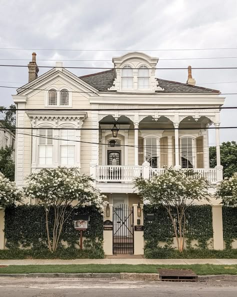 Large House Exterior, City House Exterior, Pretty House Exterior, New Orleans Living Room, New Orleans House Exterior, Beautiful House Exterior, New Orleans Houses, Vintage House Exterior, New Orleans Mansion