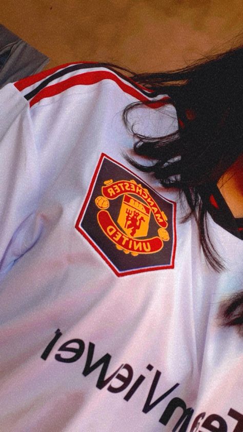 Sports Wife, Bigger Bum Workout, Jersey Aesthetic, Manchester United Shirt, Football Girlfriend, Female Football Player, Insta Dp, Girls Football, Pretty Shirts