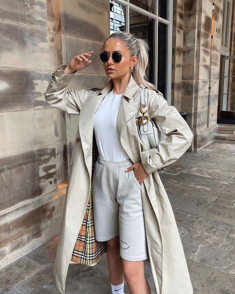 Ray Ban Hexagonal, Errands Outfit, Cold Fashion, Dwyane Wade, Classic Trench Coat, Neutral Fashion, Fall Winter Outfits, Aesthetic Fashion, Coats Jackets Women